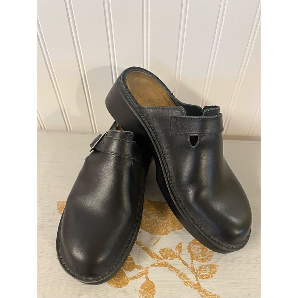 Naot slip on clog mule style shoes black sz 38 or 7.5